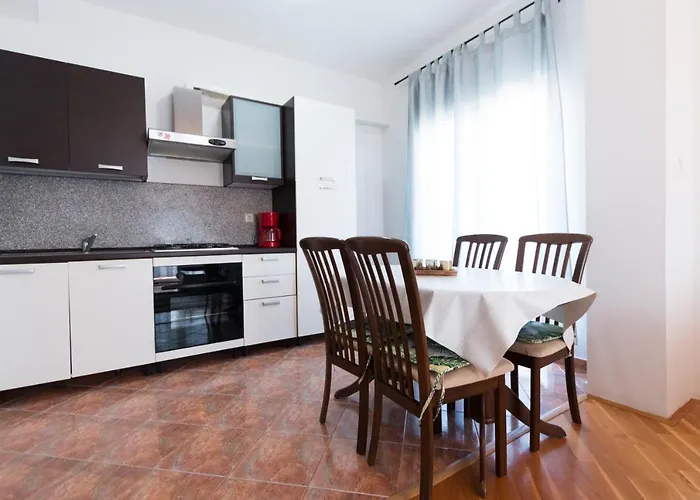 Matej 2 בית הארחה